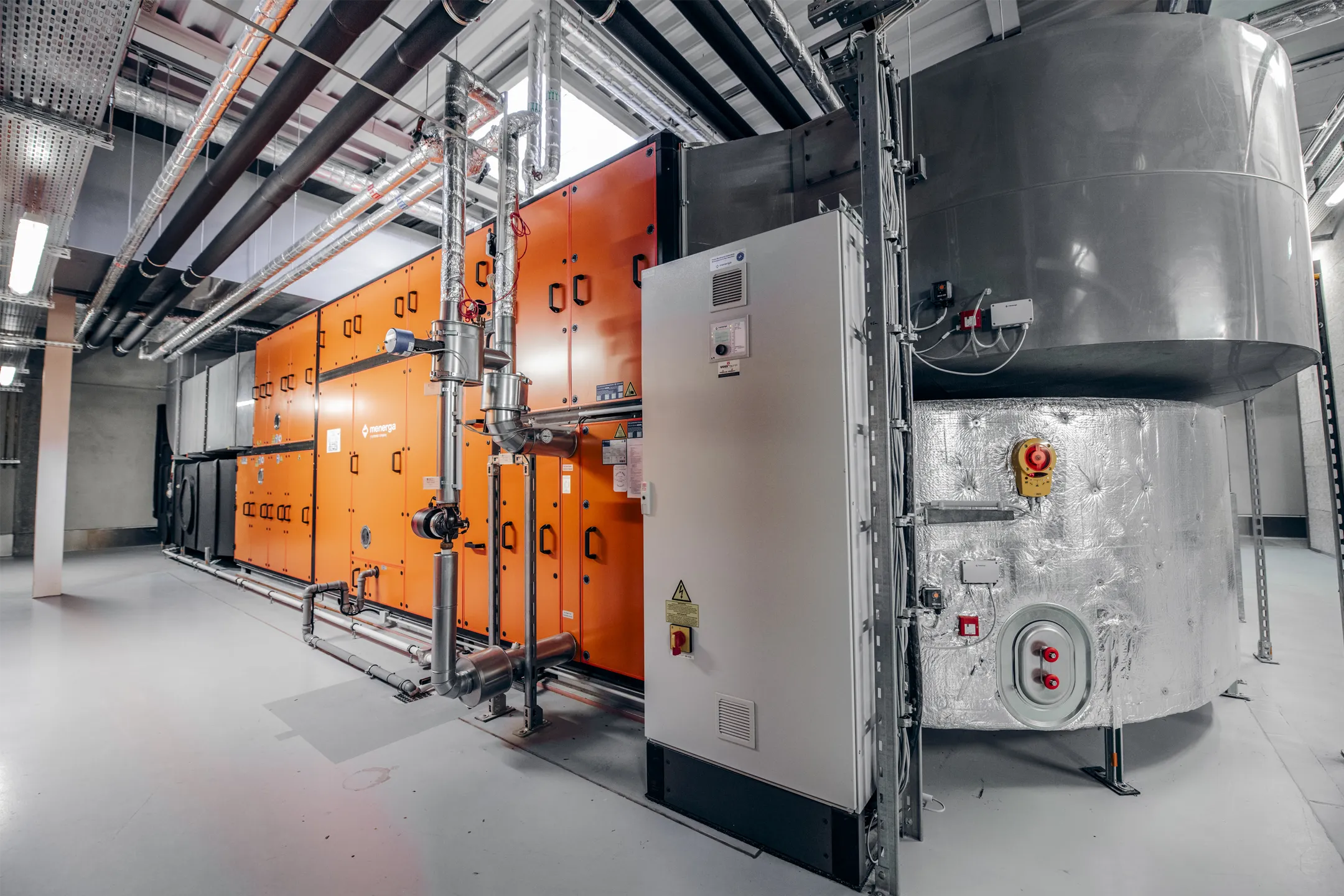 Elektrotechnische Anlagen im Technikraum