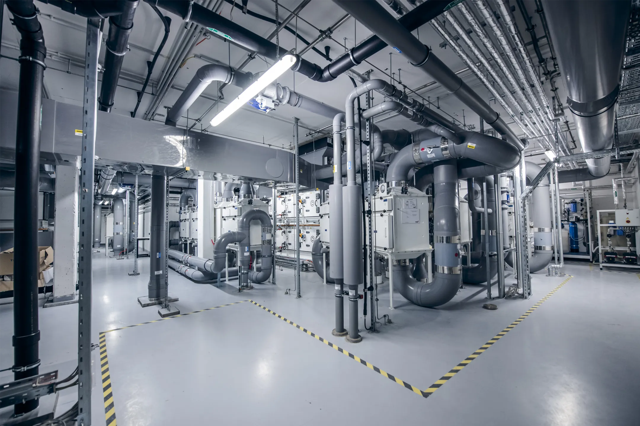 Technik und Gebäudeautomation im Technikraum